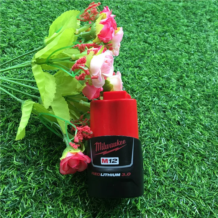 Milwaukee 2470 M12 имеет щеточную литиевую батарею, электрическая для трубы из ПВХ для резки, с батареями 3A, зарядное устройство.(Подержанные продукты