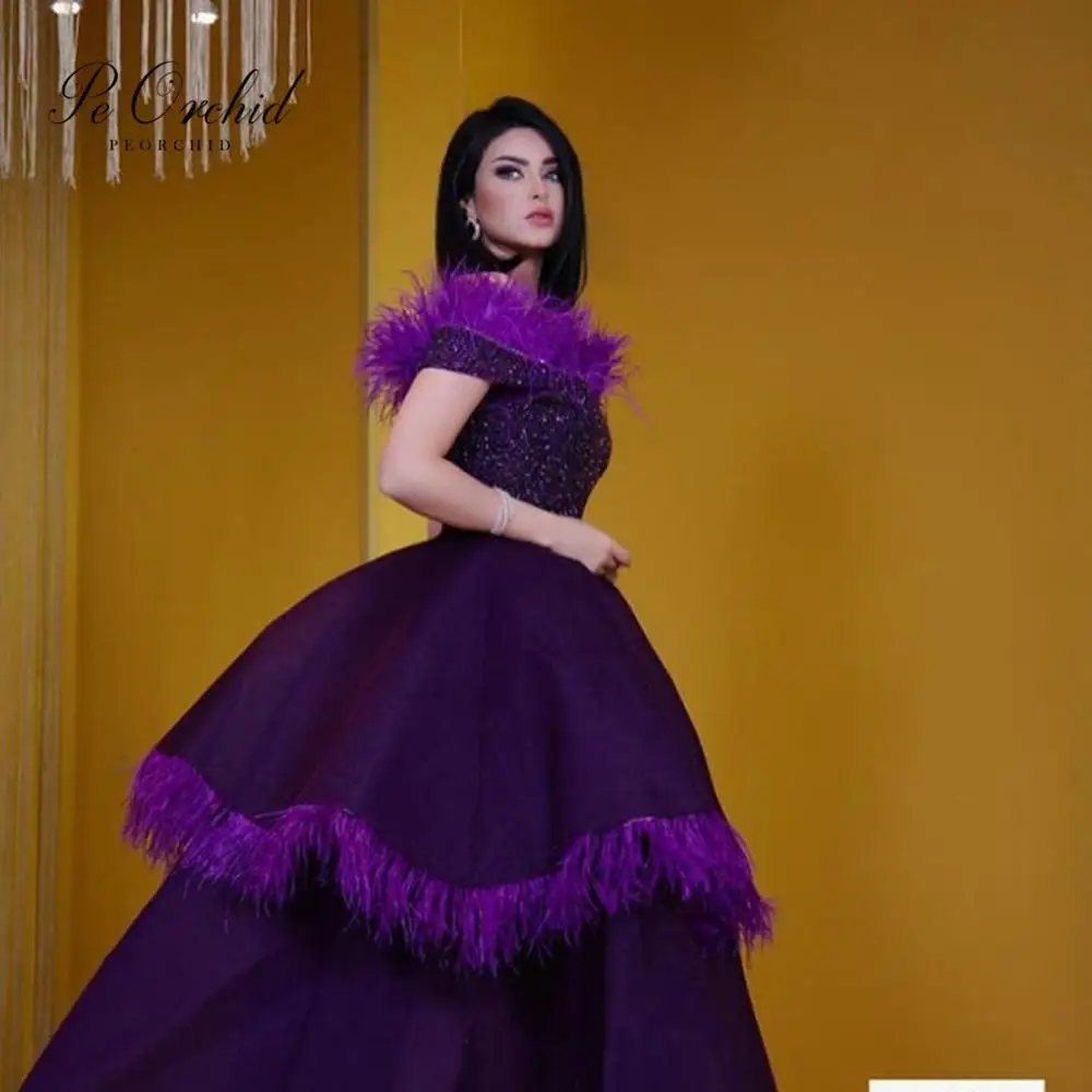Вечернее темно фиолетовое платье с перьями и бисером PEORCHID Abiti Da Sera Eleganti женские