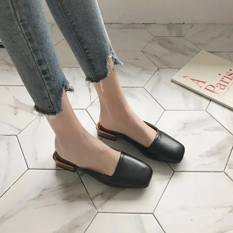 Женская обувь; шлепанцы без задника в горошек; zapatos mujer; коллекция года; сезон лето; модные шлепанцы с квадратным носком; тапочки с закрытым носком; лоферы; цвет черный, белый