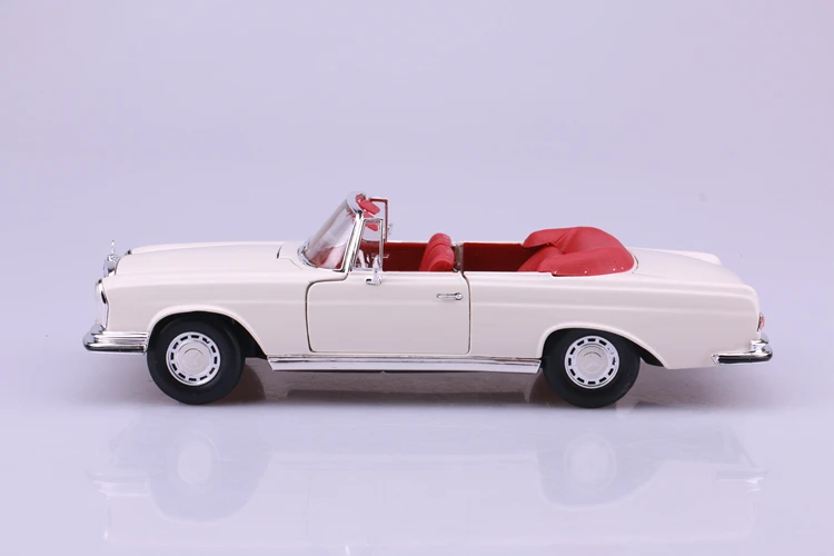 1:18 Maisto литые модели больших автомобилей коллекционные украшения для дома