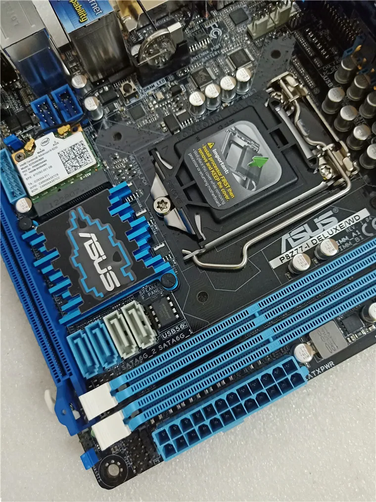 Оригинальная материнская плата P8Z77-I DELUXE 17*17 Mini-ITX LGA1155 DDR3 новая в оригинальной коробке