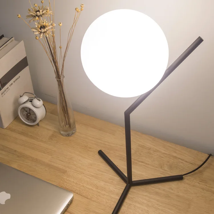 Nordic moderne minimalistische tafel lampen voor woonkamer wit glas bal tafel licht ijzeren statief melkachtige ronde bal bureaulamp lezen Nordic moderne minimalistische tafel lampen voor woonkamer wit glas bal tafel licht ijzeren statief melkachtige ronde bal bureaulamp lezen