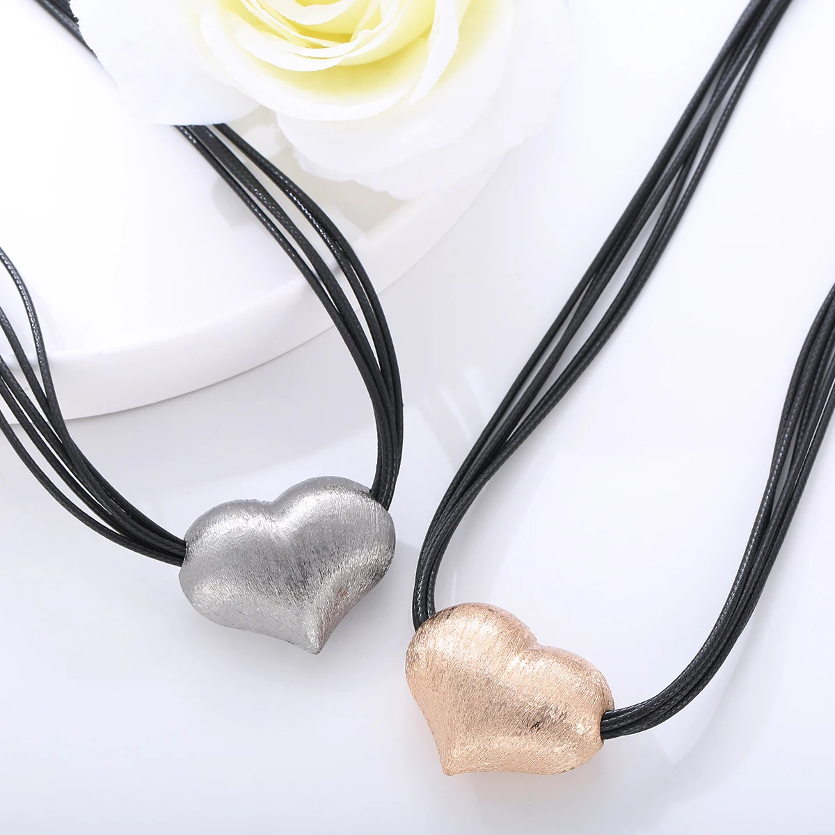 

Gold Silvery Love Heart Choker Necklaces for Women Black Braided Leather Sweater Chain Vintage Necklace Jewelry Accessories 2020