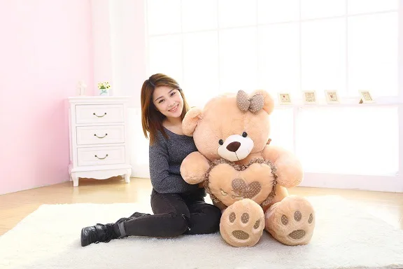 Большой новый плюшевый медведь игрушка с коричневым сердцем и бантом прекрасный