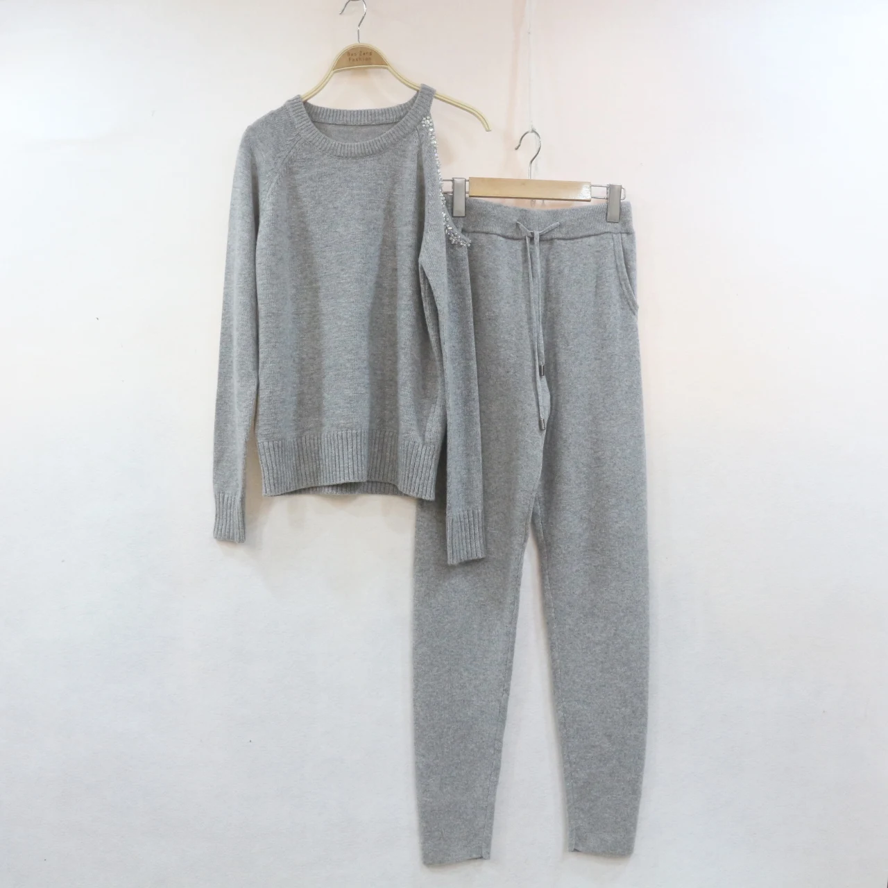 2018 настоящий Зимний новый тяжелый Модный повседневный вязаный костюм с бисером и