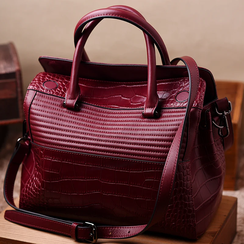 Женская вместительная сумка из натуральной телячьей кожи аллигатора и