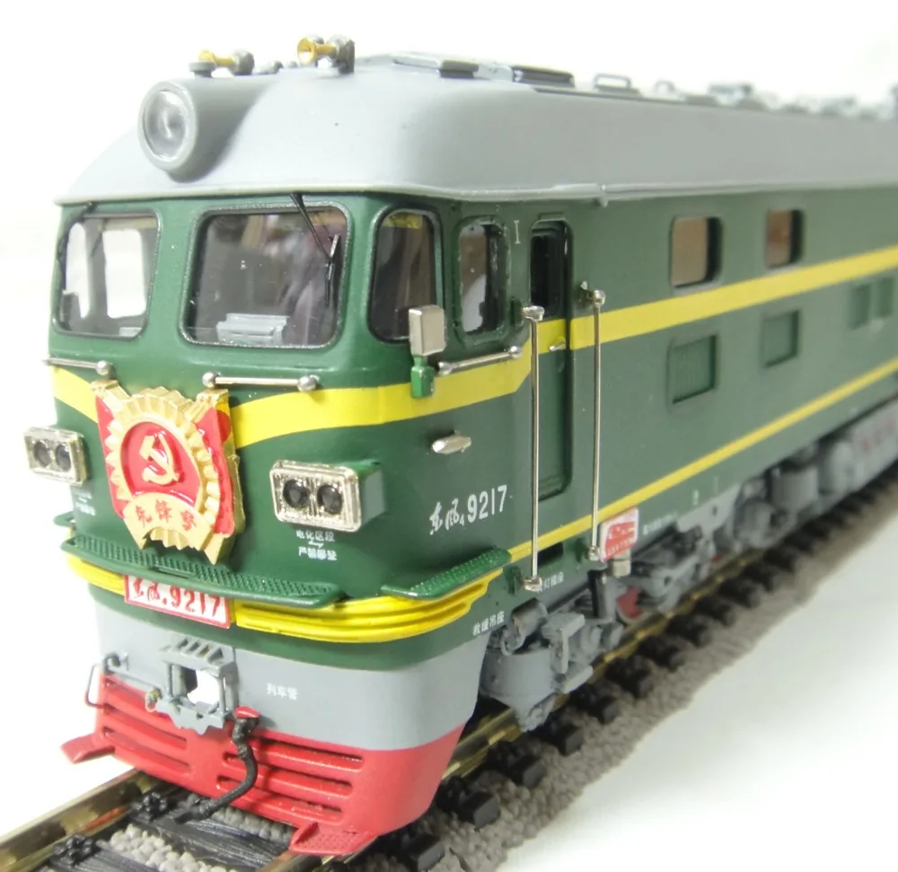 Модель дизельного локомотивного поезда Dongfeng NO.4 Four II 1/10 из меди и Китая в масштабе