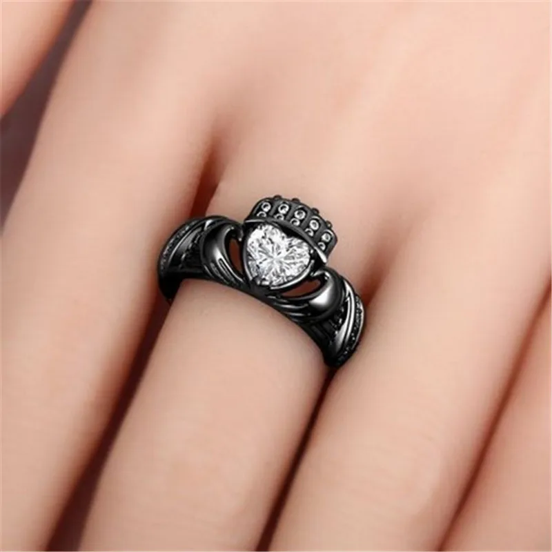 Huitan черное сердце Claddagh кольцо с прозрачным кубическим цирконием в стиле панк Модные украшения Уникальные свадебные кольца на годовщину для женщин