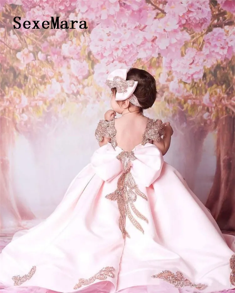 Детское розовое платье со шлейфом с аппликацией из бисера | Детская одежда и