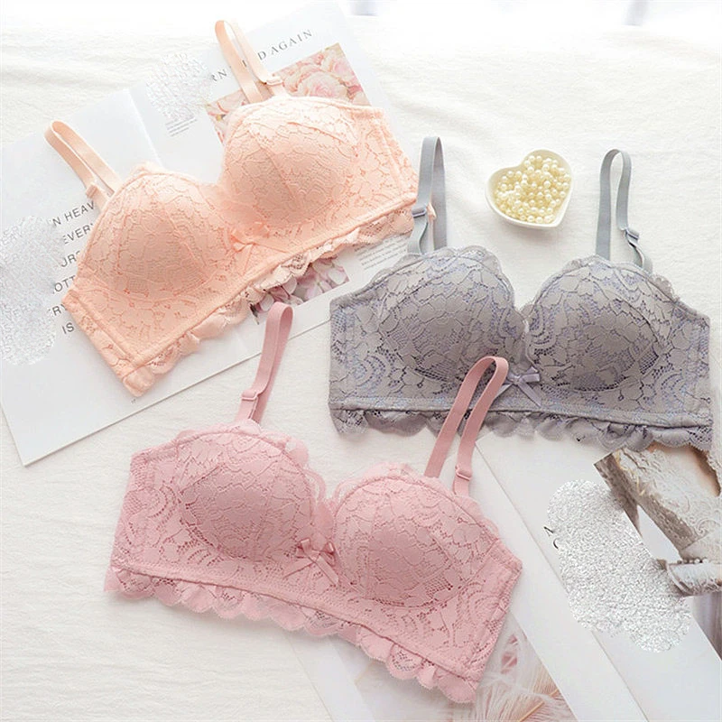 Комплект женского нижнего белья с чашками пуш ап и кружевными