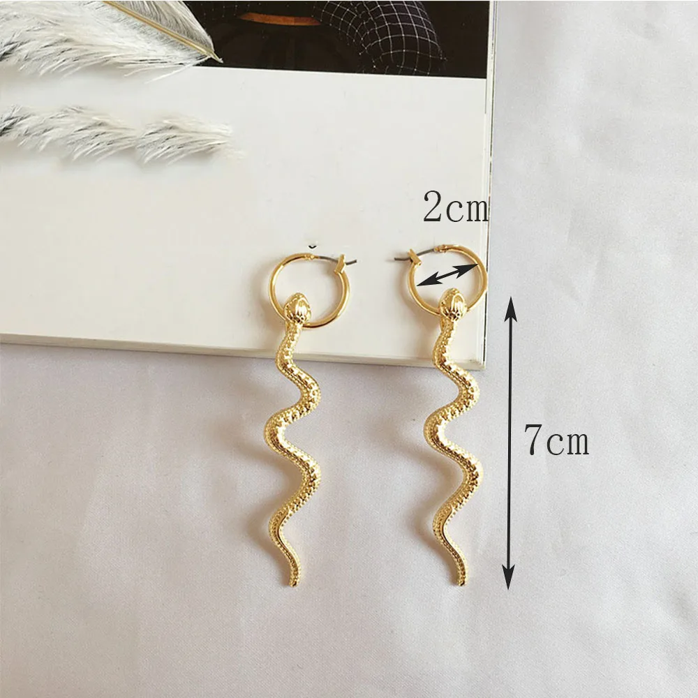 Женские серьги-кольца SOHOT в этническом стиле форме змеи золотого цвета из сплава