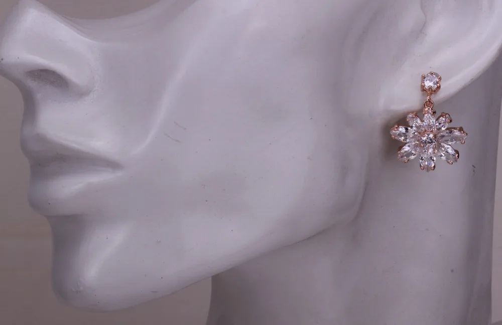 Висящие сережки в виде снежинок из фианита подарок на День Благодарения