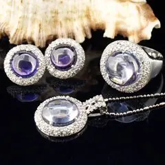 

Silver jewellery set with stones.