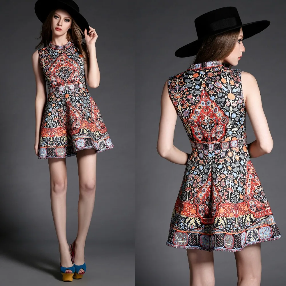 Женское дизайнерское платье с винтажным принтом черное белое бисером на груди