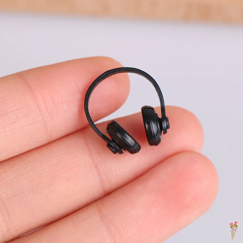 

2Pcs 1/12 Doll House Miniatures Plastic Wireless Earphone Headphone Doll House Decor Classic Toys for Child Kids Gift