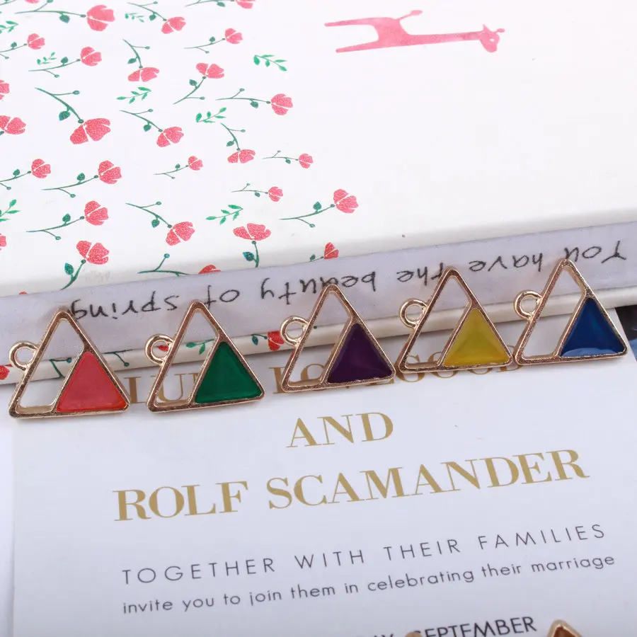 

Hot Sale 20PCS/lot Hollow Half Triangle Enamel Charms Pendant for Bracelet Necklace Hair Handmade Jewelry Accessory DIY Craft