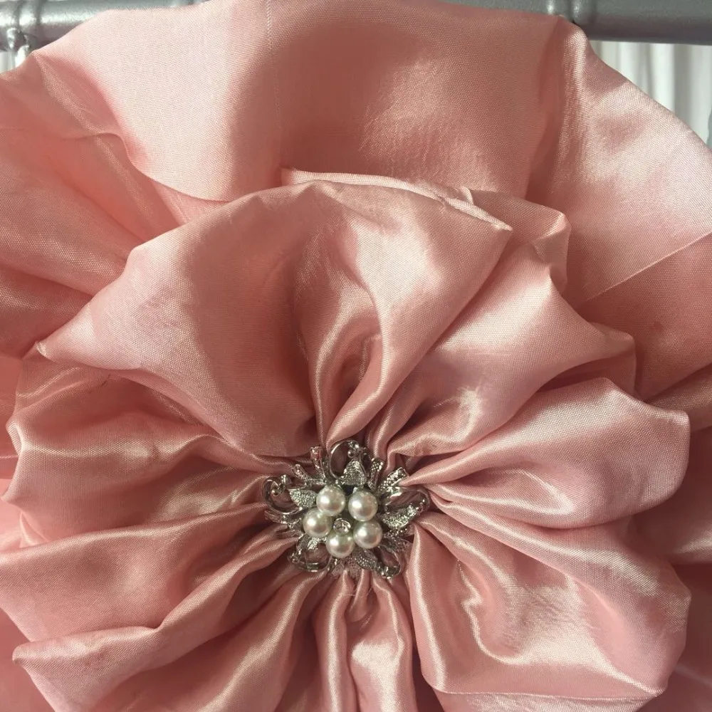 Hot Sale 50pcs or 100pcs White Pink Miracle Taffeta Big Flower With Brooch Spandex Chair Band for Wedding Party | Дом и сад