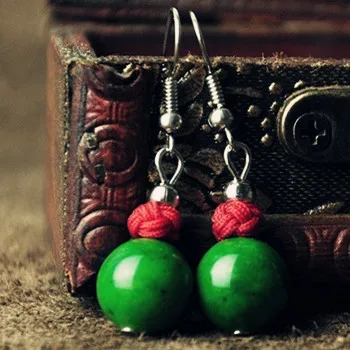 Качественные красивые свежие темно-зеленые камни и Красные Коралловые шарики