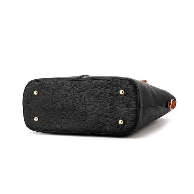 Вместительная сумка тоут с кисточкой женская мягкая кожаная дамская сумочка