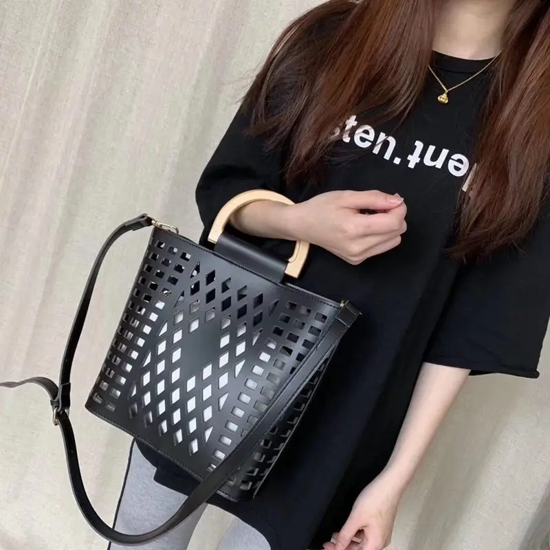Women Bags Handbags 2019 Famous Brands Hollow Out Beach Bag Bolsa Feminina Wood handle tote bags PU leather shoulder bag S1890 | Багаж и