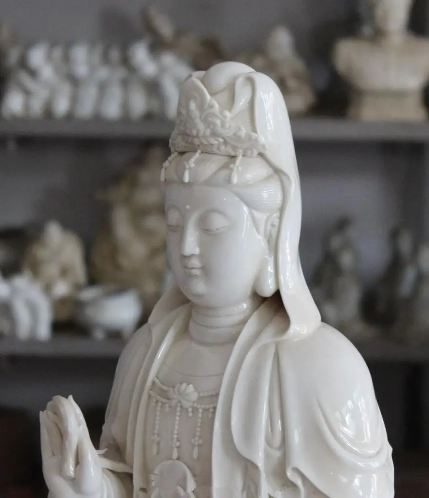 

Height: 20 inches/Chinese dehua porcelain goddess guanyin bodhisattva lotus