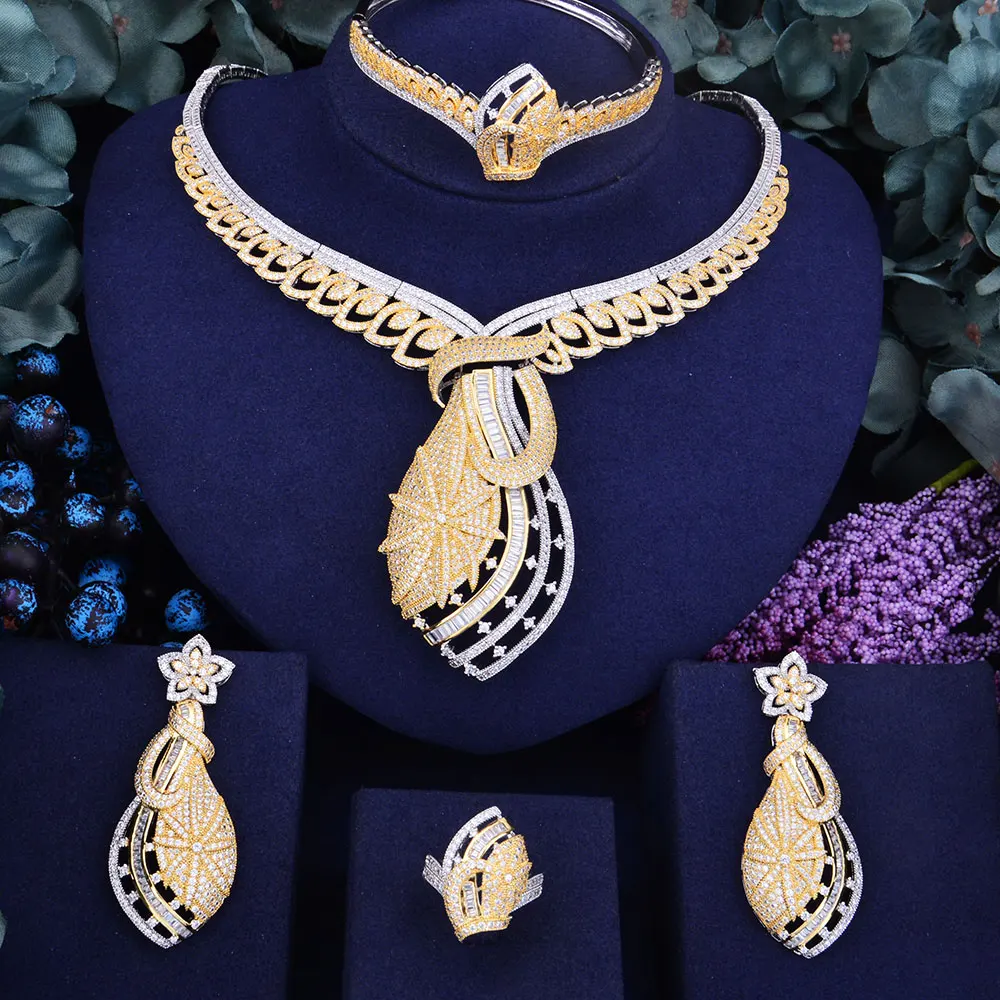 

Комплект из колье и серёг, с фианитом