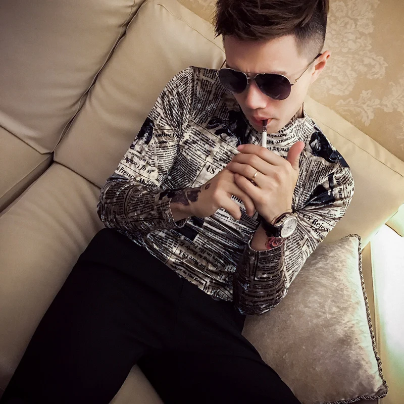 Мужская футболка с принтом газет повседневная Приталенная высоким воротником