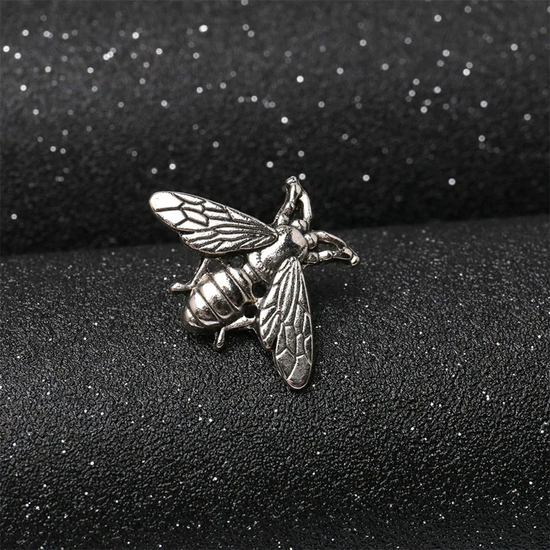 Small bee brooch pins for men women Exquisite Retro Cute Bee Insect Brooch Broach Needle Party Accessories Jewelry 1 Piece