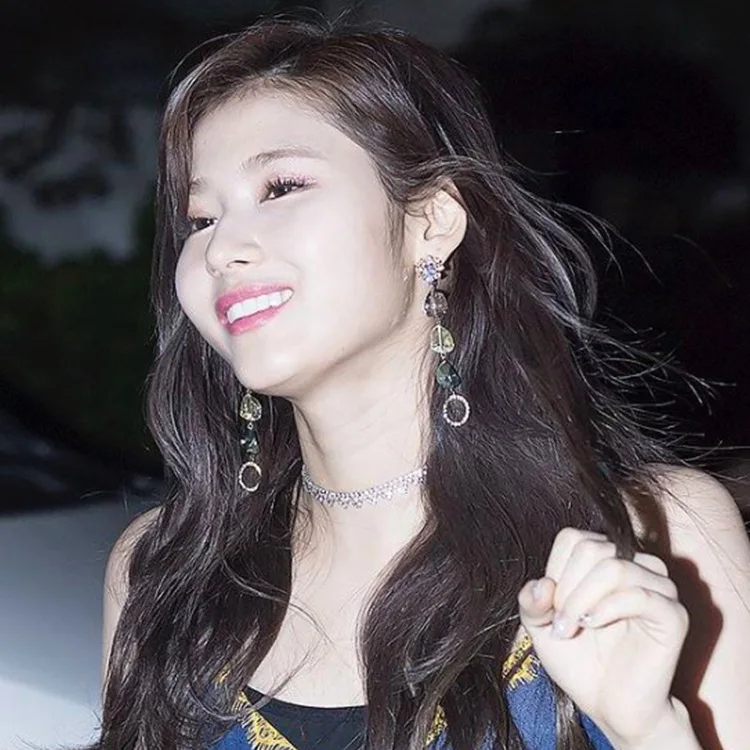 Корейские блестящие Асимметричные Акриловые Длинные серьги с кристаллами