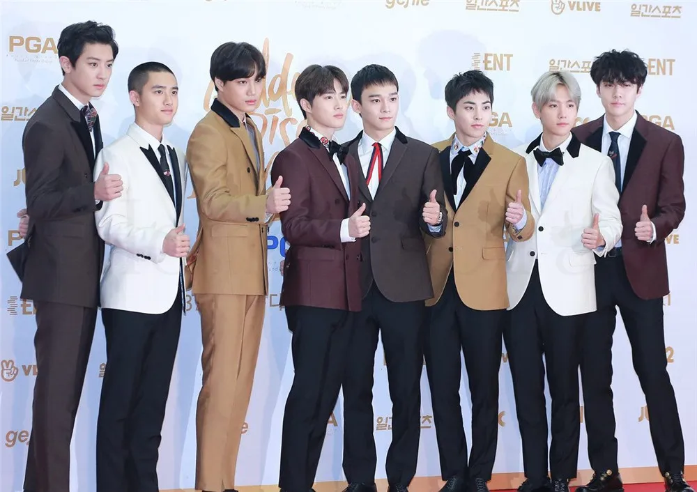 Коричневый Бродячие дети Kpop плакаты ясное изображение украшения спальни домашнего искусства бренд - Цвет: Коричневый
