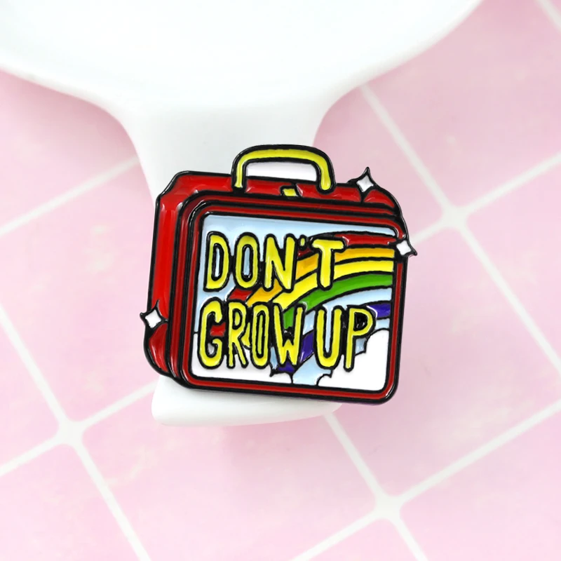 Эмалированная брошь Don't Grow Up для ручного чемодана радужная ланч бокса свитера
