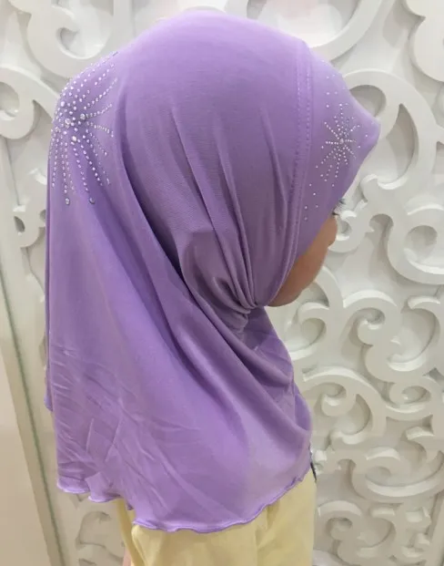 H1328 красивый маленький хиджаб для девочки со стразами мусульманские шапки, шарфы могут заказать один дюжин все черные или все белые