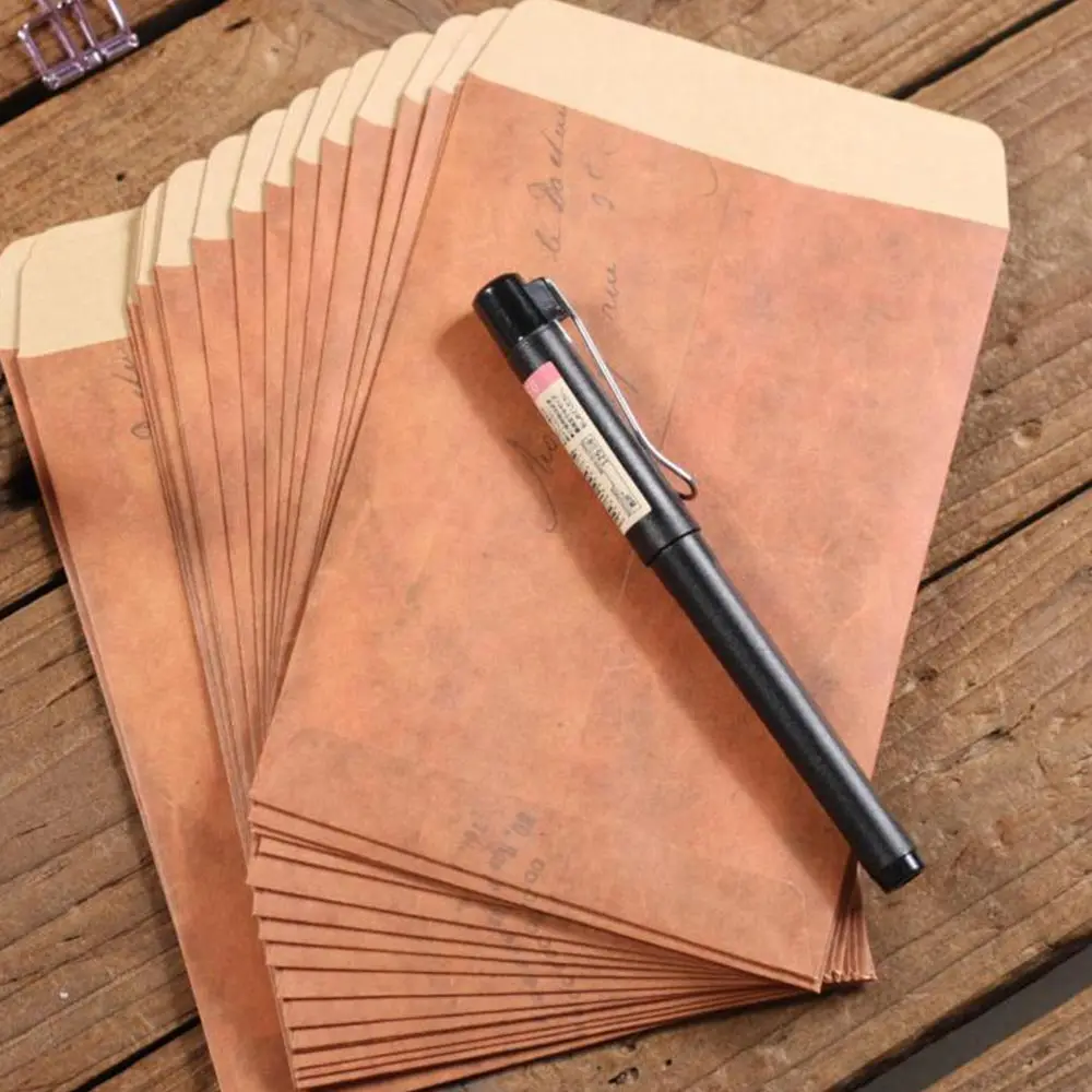 4 листов крафт-бумаги коричневого цвета с буквенным принтом Бумага конверт