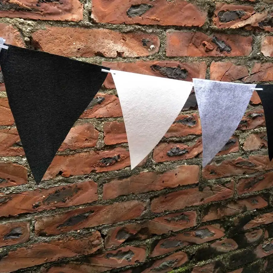 

New 18 Flags 8m Handmade Halloween Black White Grey Bunting Pennant Flags Banner Garland Home Party DIY Decoration anniversaire