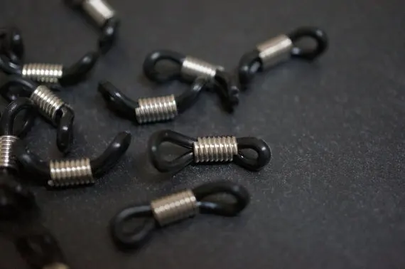 300 шт. Большая распродажа поставок-держатель для очков черная резина с