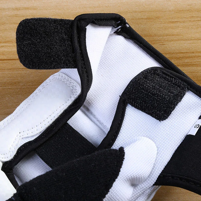 Перчатки для таэквондо с полупальцами мягкая защита ладоней MMA Mitts
