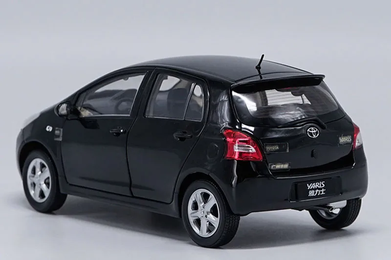 1/18 YARIS литые модели автомобилей из сплава, игрушки из черного металла, коллекционные игрушки для детей, оригинальная коробка