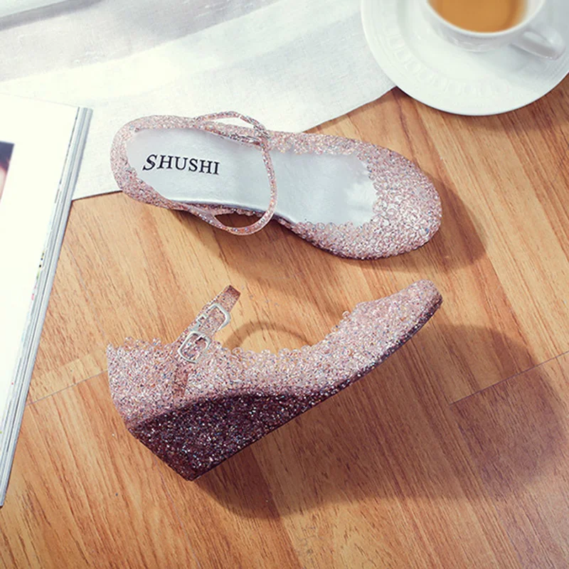 Женские прозрачные сандалии на танкетке с ремешком и пряжкой 2019|Боссоножки