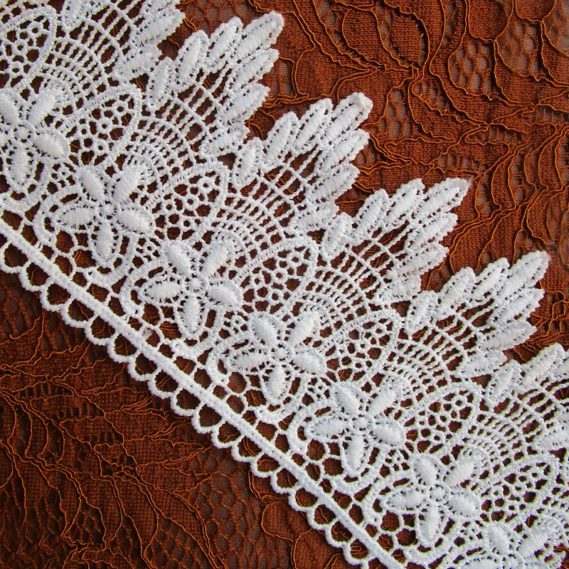 Кружевная лента с цветами 85 мм французская белая для украшения стола занавески