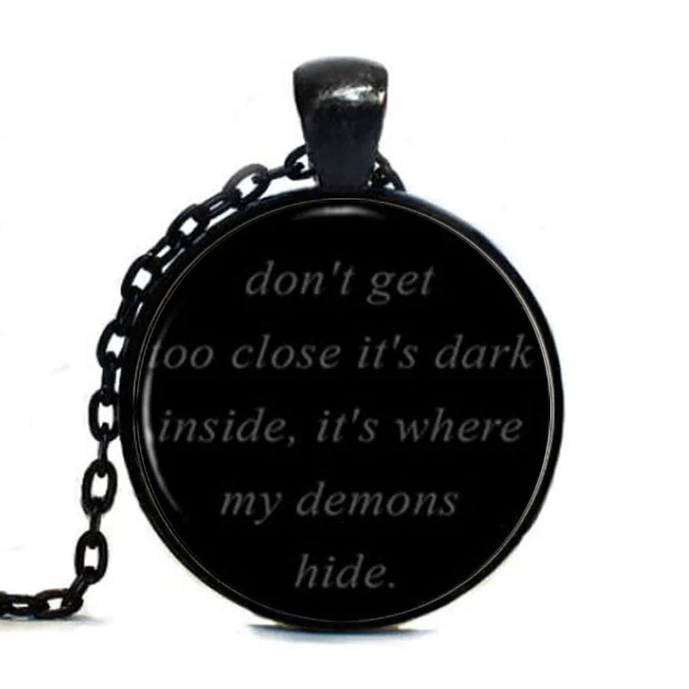 Картинка с изображением драконов черная купольная бирка тексты песен цитата