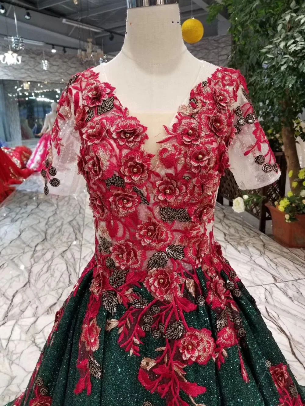 Emerald Green Red Lace flowers Prom Dress Glitters Prom Gown 2019 New Design Fashion Evening Party Gown Arabic