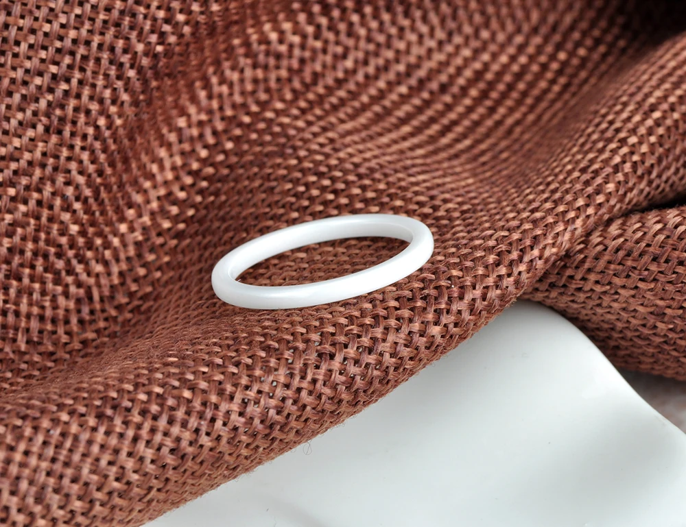 Модные блестящие керамические кольца JeeMango 2 мм черного и белого цвета