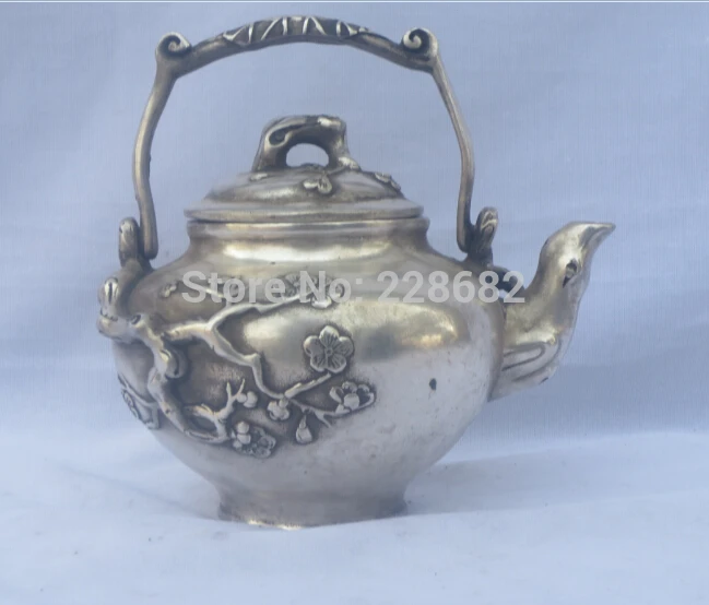 

Antique antiques Collectible Decorated Old Handwork Tibet Silver Carved Flower Teapot/Flagon Statue