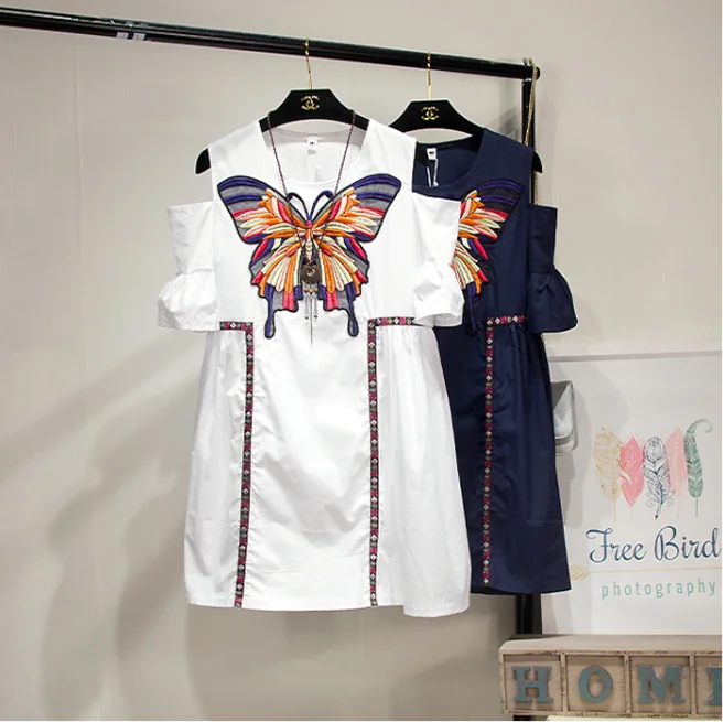 

Женское платье с открытыми плечами, коротким рукавом и вышивкой-бабочкой