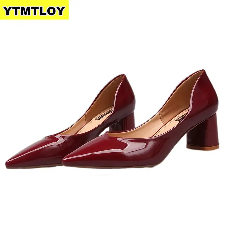 Туфли лодочки женские из лакированной кожи высокий толстый каблук заостренный