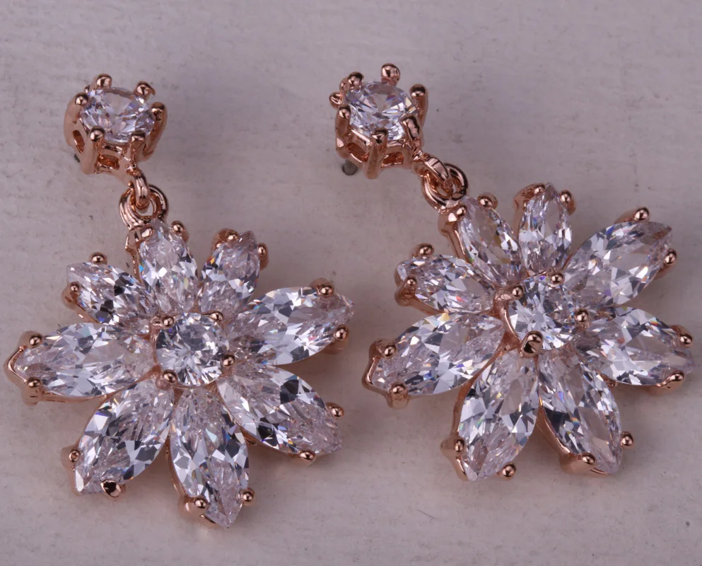 Висящие сережки в виде снежинок из фианита подарок на День Благодарения