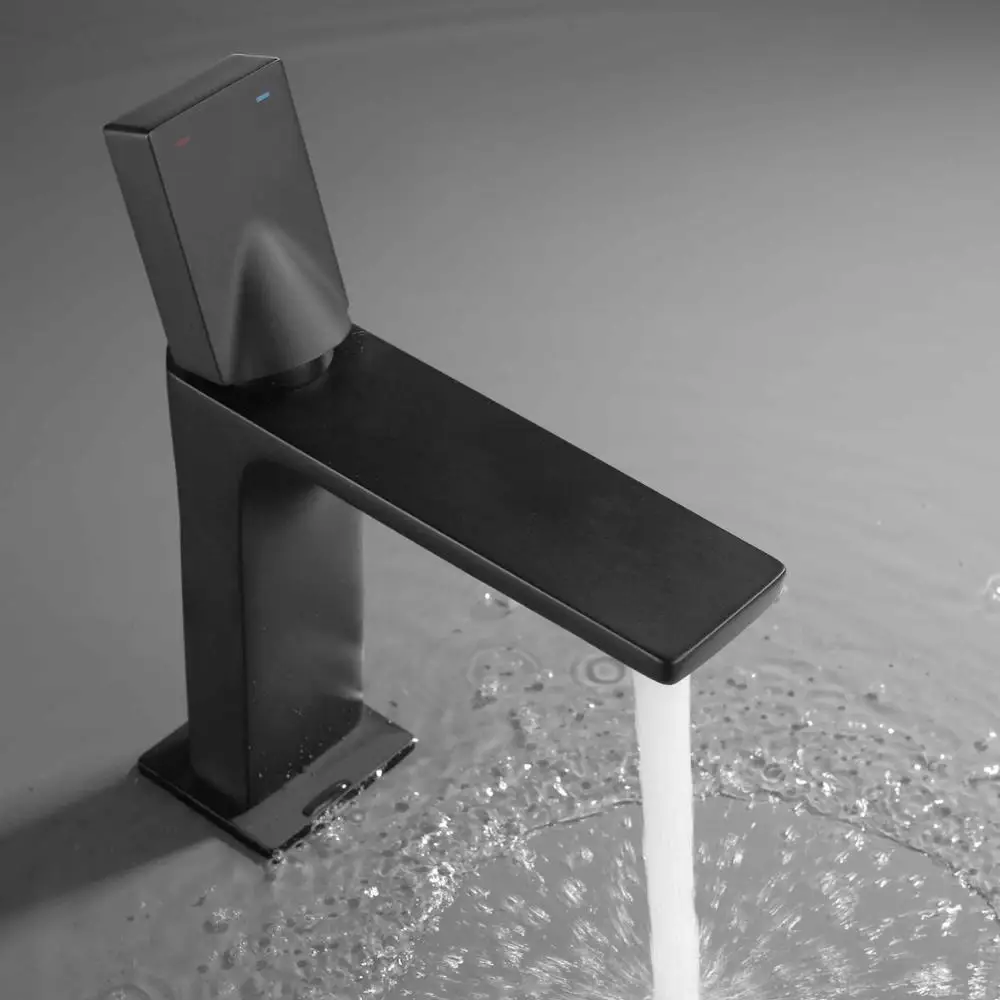 black Королевская защита, стильный кран для холодной и горячей воды, кран для раковины из латуни, сделанный на бортике, смеситель для раковины, смеситель для раковины, кран для туалета Qomolangma - Цвет: black