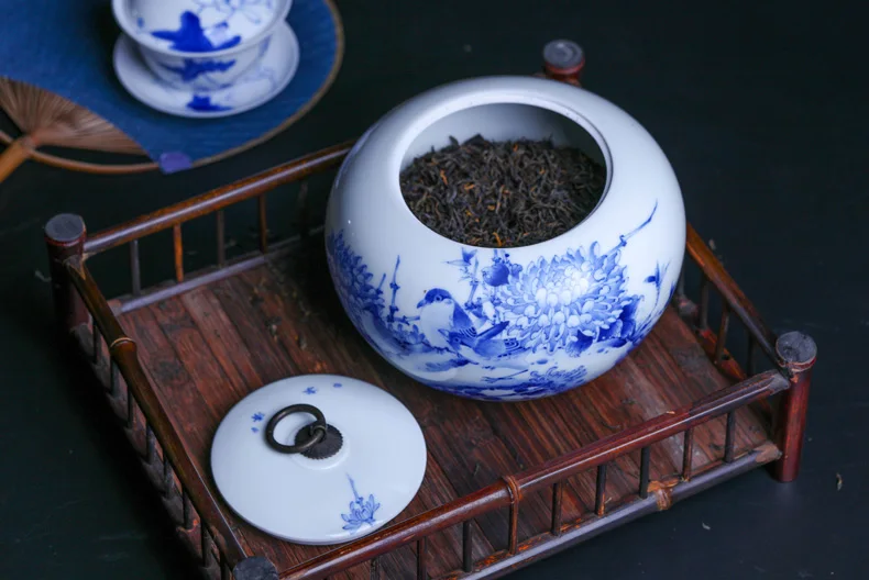 Changwuju в Цзиндэчжэнь тонкая чайная коробка ручная роспись Jinhongxia синий и белый чай каннистер, а также банка для хранения и ваза