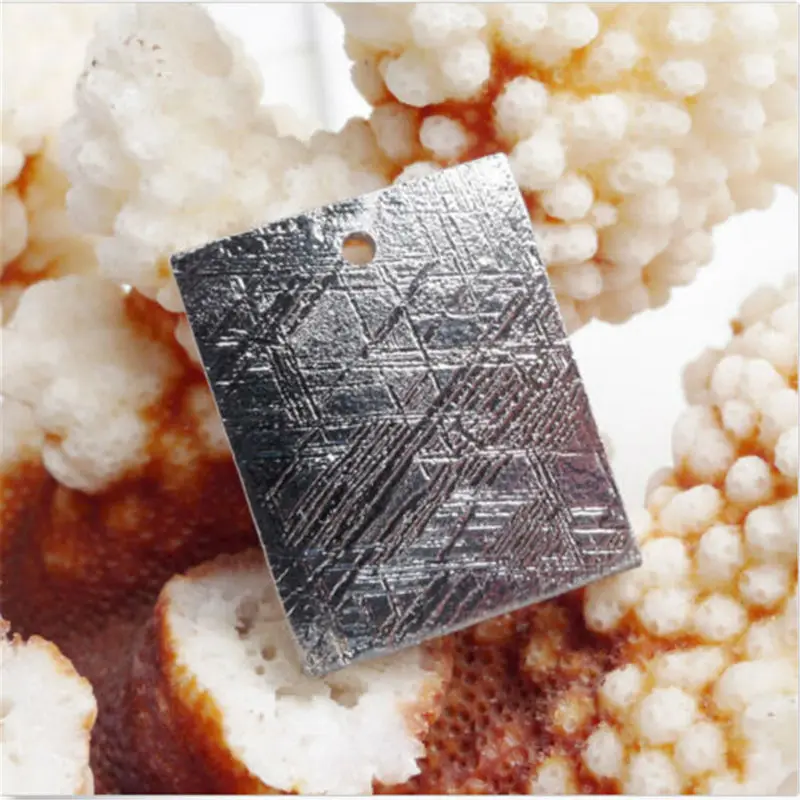 Подвеска с натуральным метеоритом Gibeon серебряное покрытие подвеска подвеской