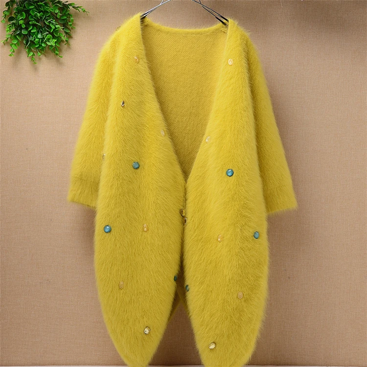 Пальто женское из ангоры с кроличьим мехом полурукавами отделанными бисером